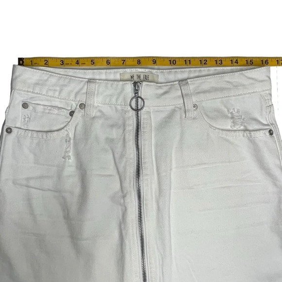 We the Free Zip It Up Vintage White Distressed Raw Hem Jean Mini Skirt Size 29 - Picture 9 of 13